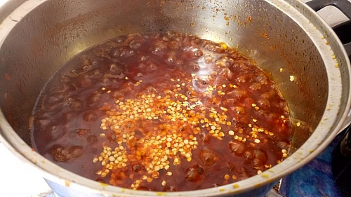 It was my own choice to add some pepper seeds to this sauce, if you can