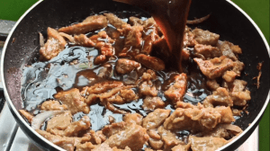 Pour the beef and broccoli sauce into the stir fried beef