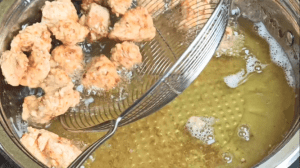 Drain the fried chicken